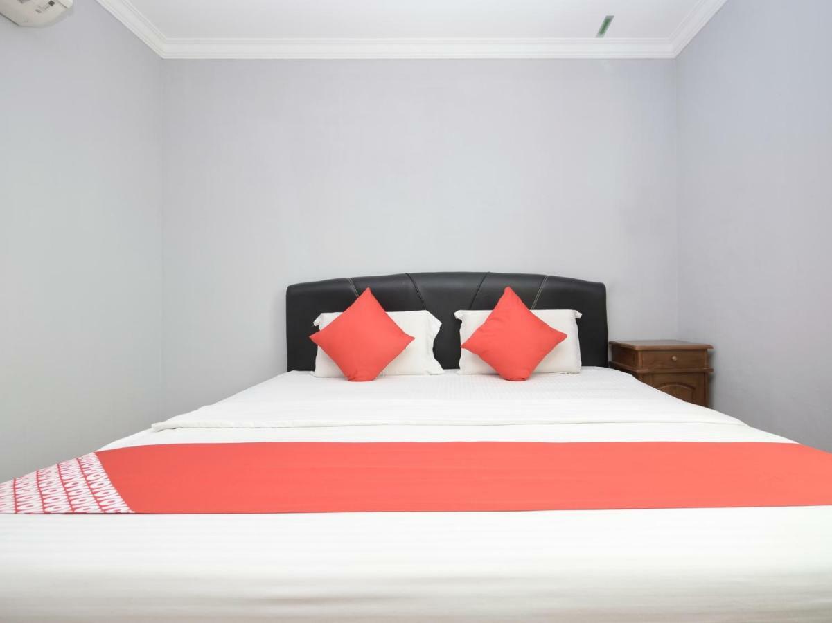 Oyo 892 Hotel Grand Nadia Λαμπουάν Εξωτερικό φωτογραφία