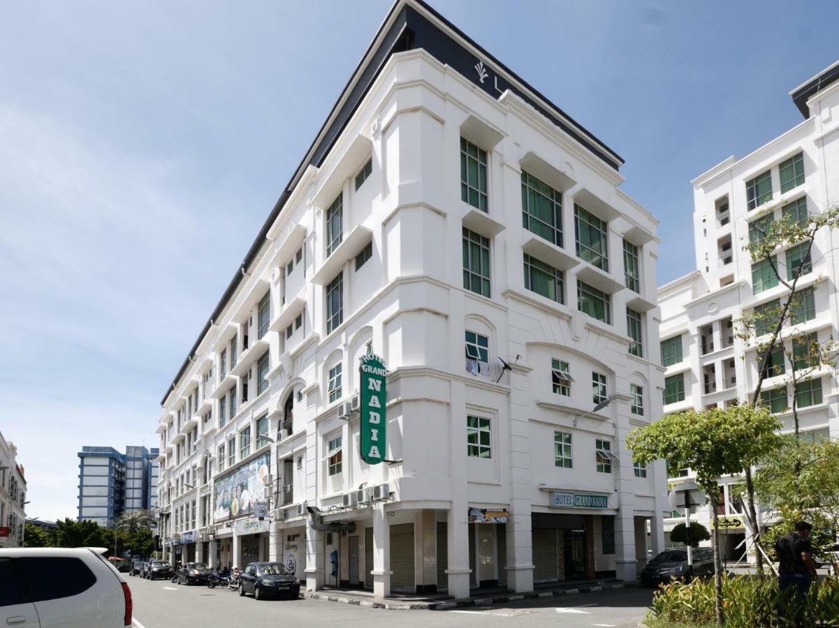 Oyo 892 Hotel Grand Nadia Λαμπουάν Εξωτερικό φωτογραφία