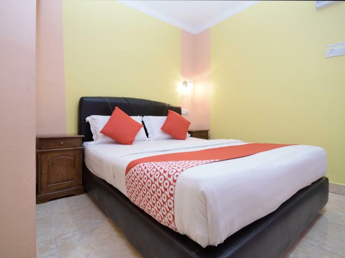 Oyo 892 Hotel Grand Nadia Λαμπουάν Εξωτερικό φωτογραφία
