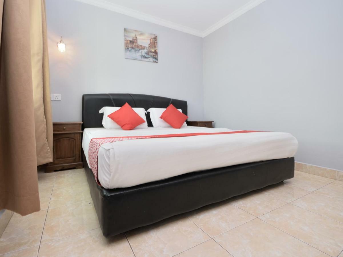 Oyo 892 Hotel Grand Nadia Λαμπουάν Εξωτερικό φωτογραφία