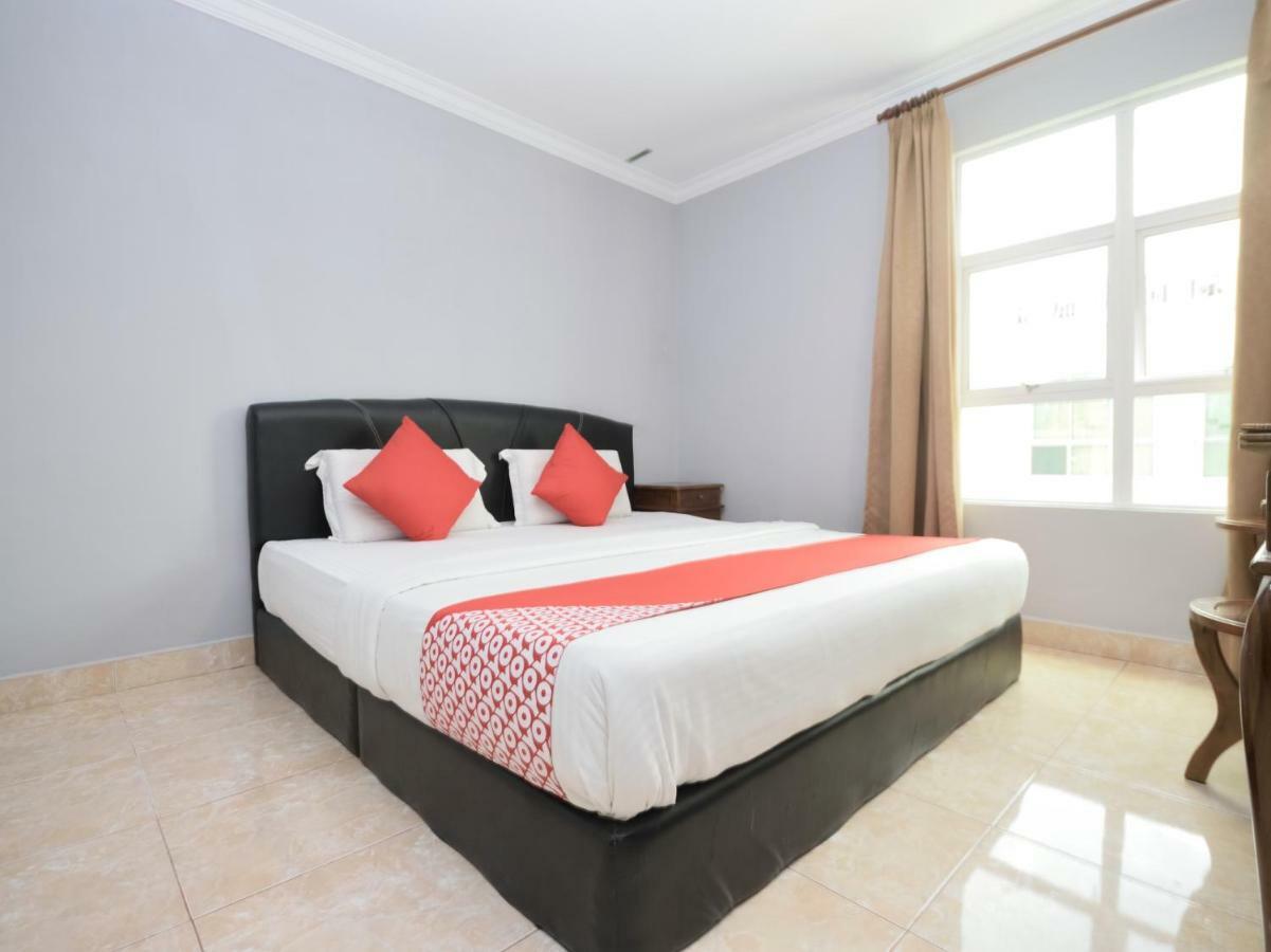 Oyo 892 Hotel Grand Nadia Λαμπουάν Εξωτερικό φωτογραφία