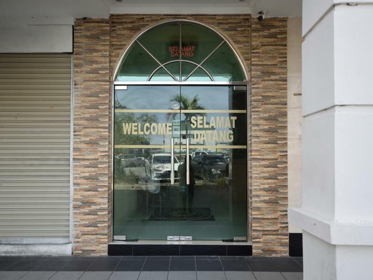 Oyo 892 Hotel Grand Nadia Λαμπουάν Εξωτερικό φωτογραφία
