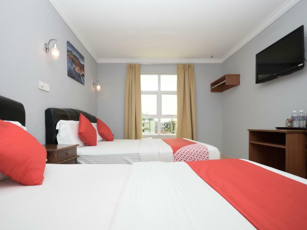 Oyo 892 Hotel Grand Nadia Λαμπουάν Εξωτερικό φωτογραφία